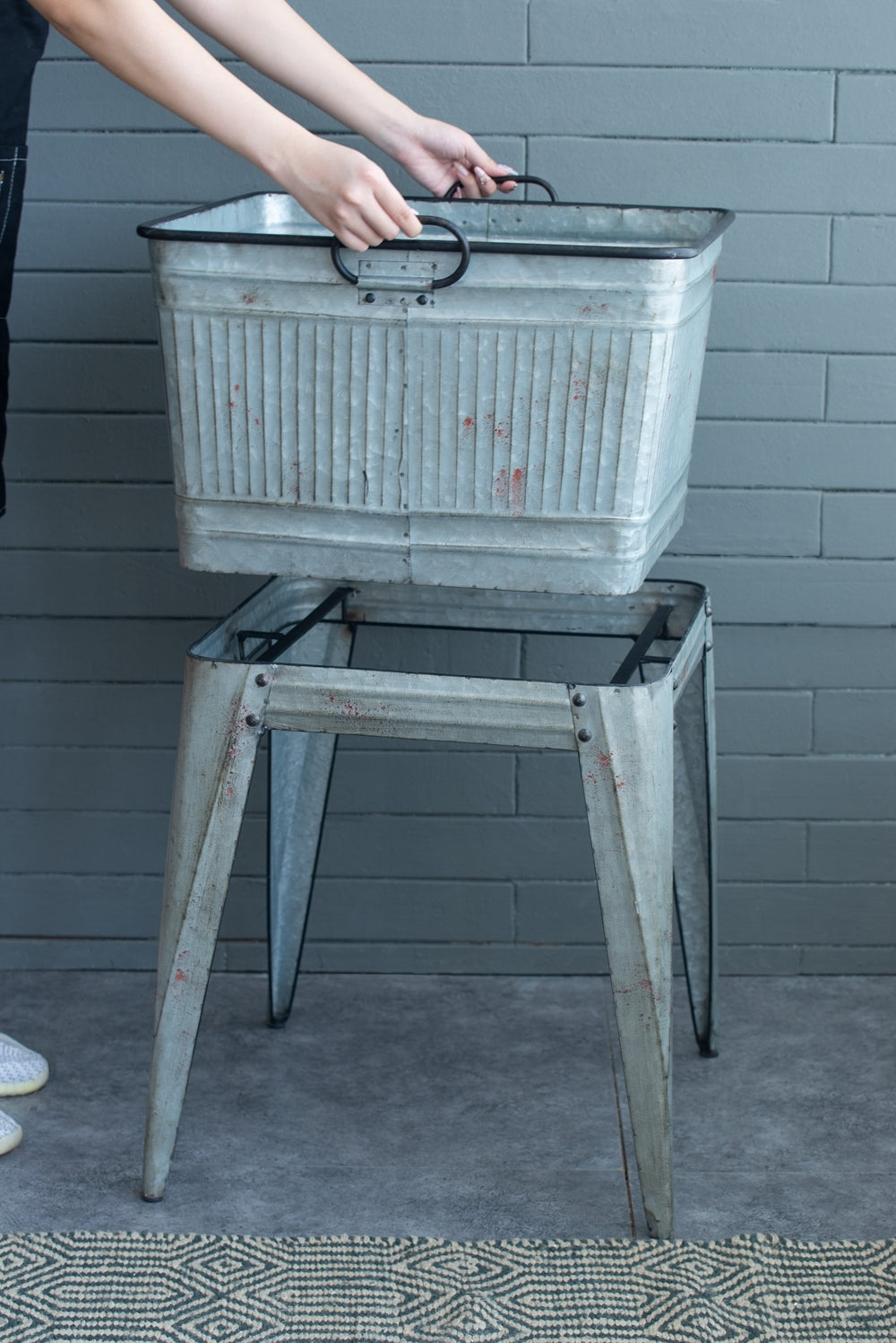 20.5x20.5x21' Large Perryman Galvanized Tub On Stand, for Plant Pot/Planter/ Metal Ice Buckets