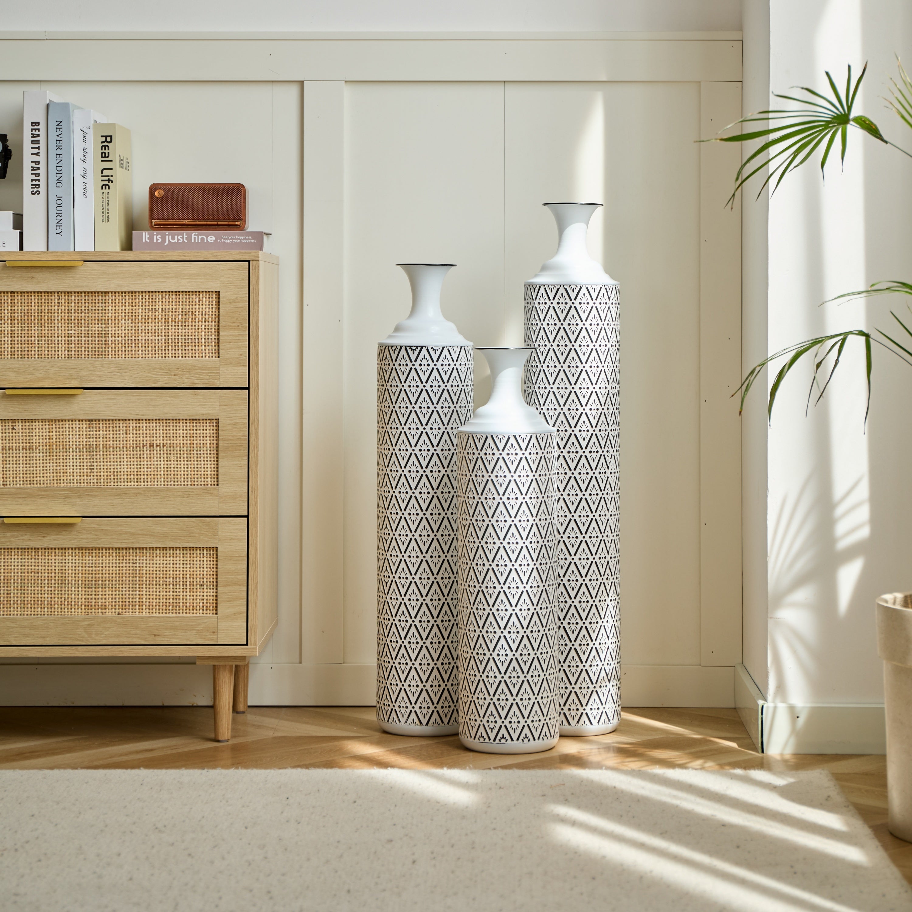 Modern Floor Vase Set – White & Black Metal Vases with Geometric Pattern – 3-Piece Home Decor Set in 24.8 in, 29.13 in & 33.85 in Heights
