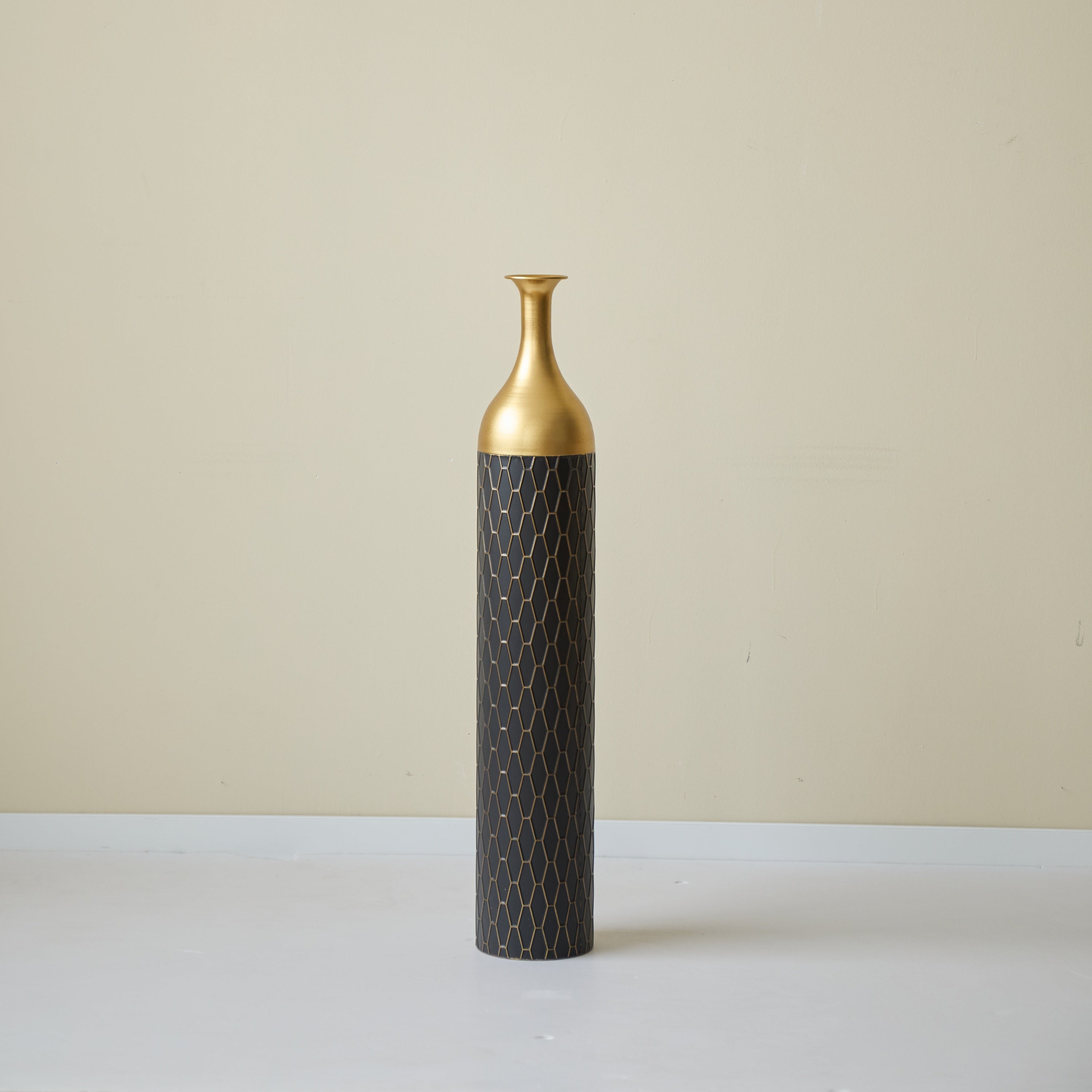Elegant Floor Vase Set – Gold & Black Metal Decorative Vases – 3-Piece Set for Floral Display, Wedding & Gift Décor