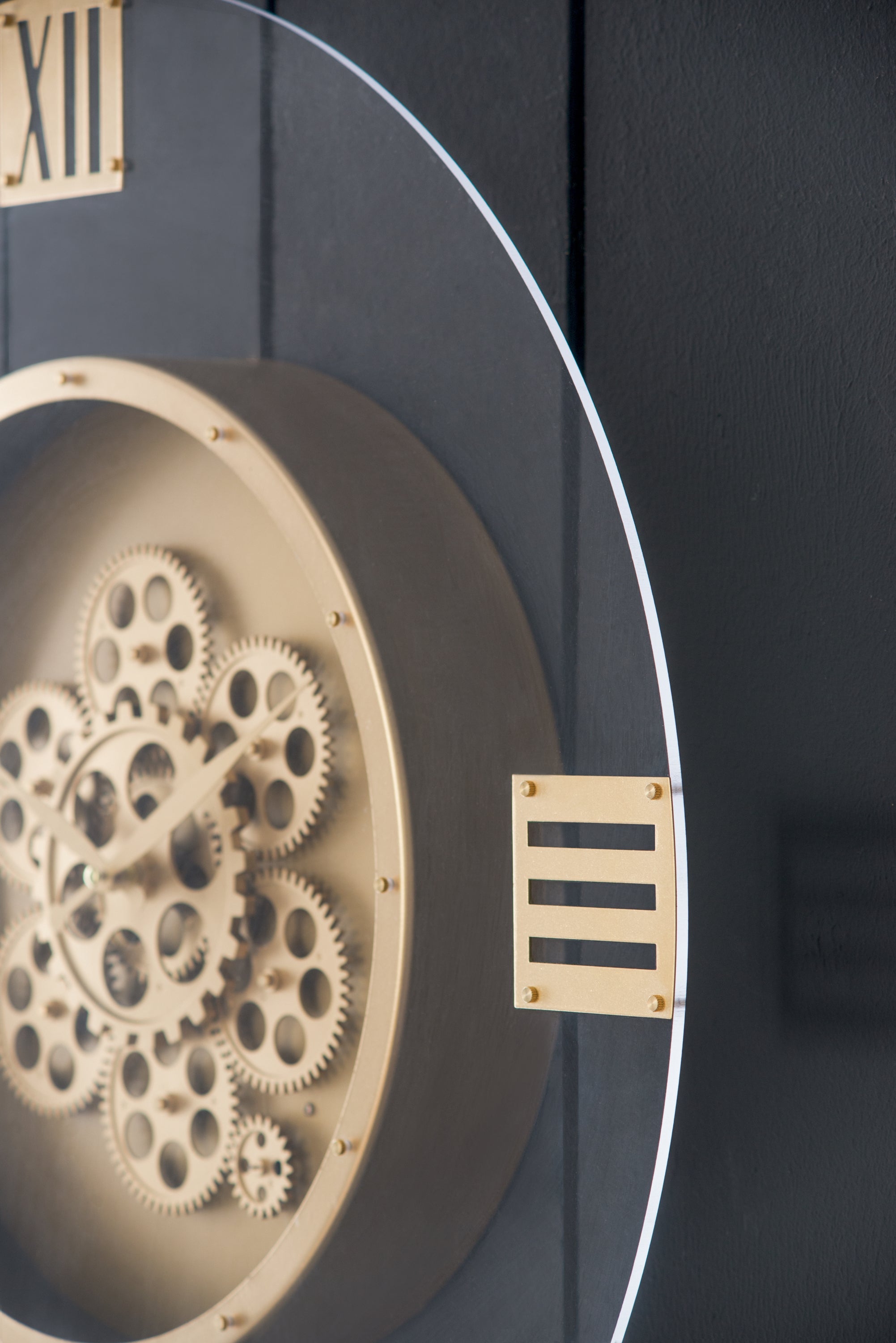 23.5' Round Moving Gear Roman Numeral Clock