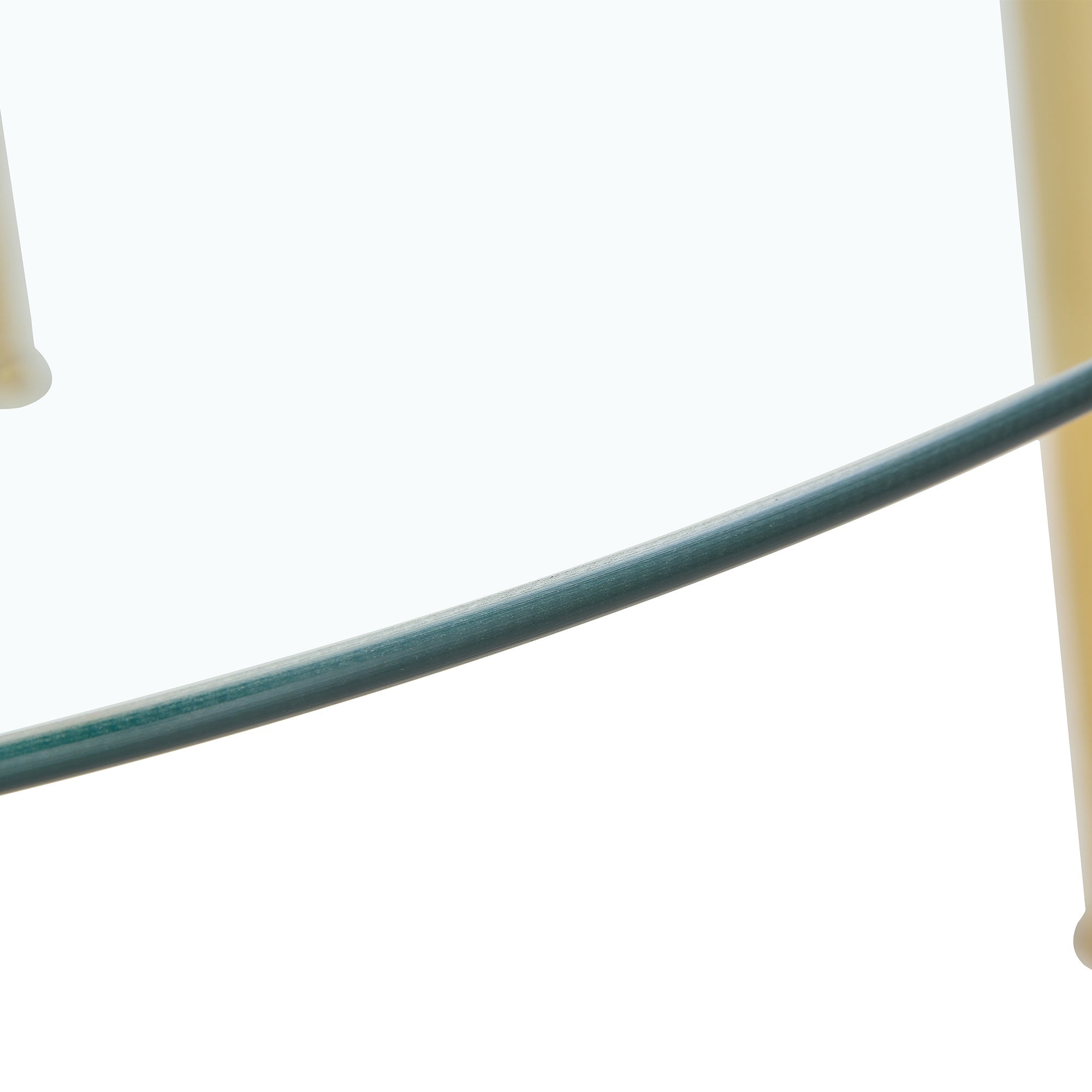 A glass tabletop with a diameter of 40 inches and a modern minimalist circular dining table with gold plated metal legs. 40 '* 40' * 30 ' DT-1164.W1151S00375