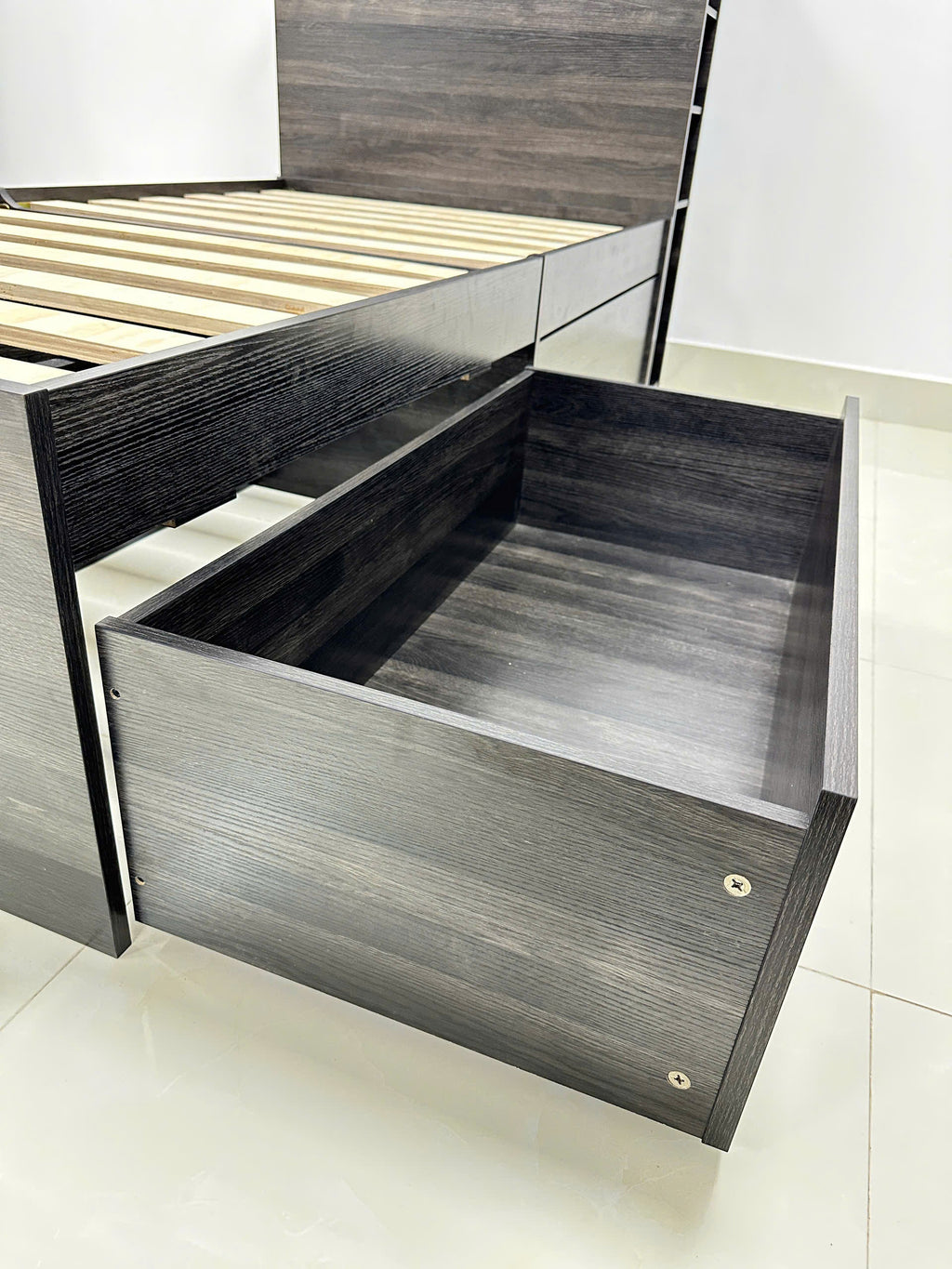 Robin Twin Storage Bed with 1 Nightstand in Dark Gray