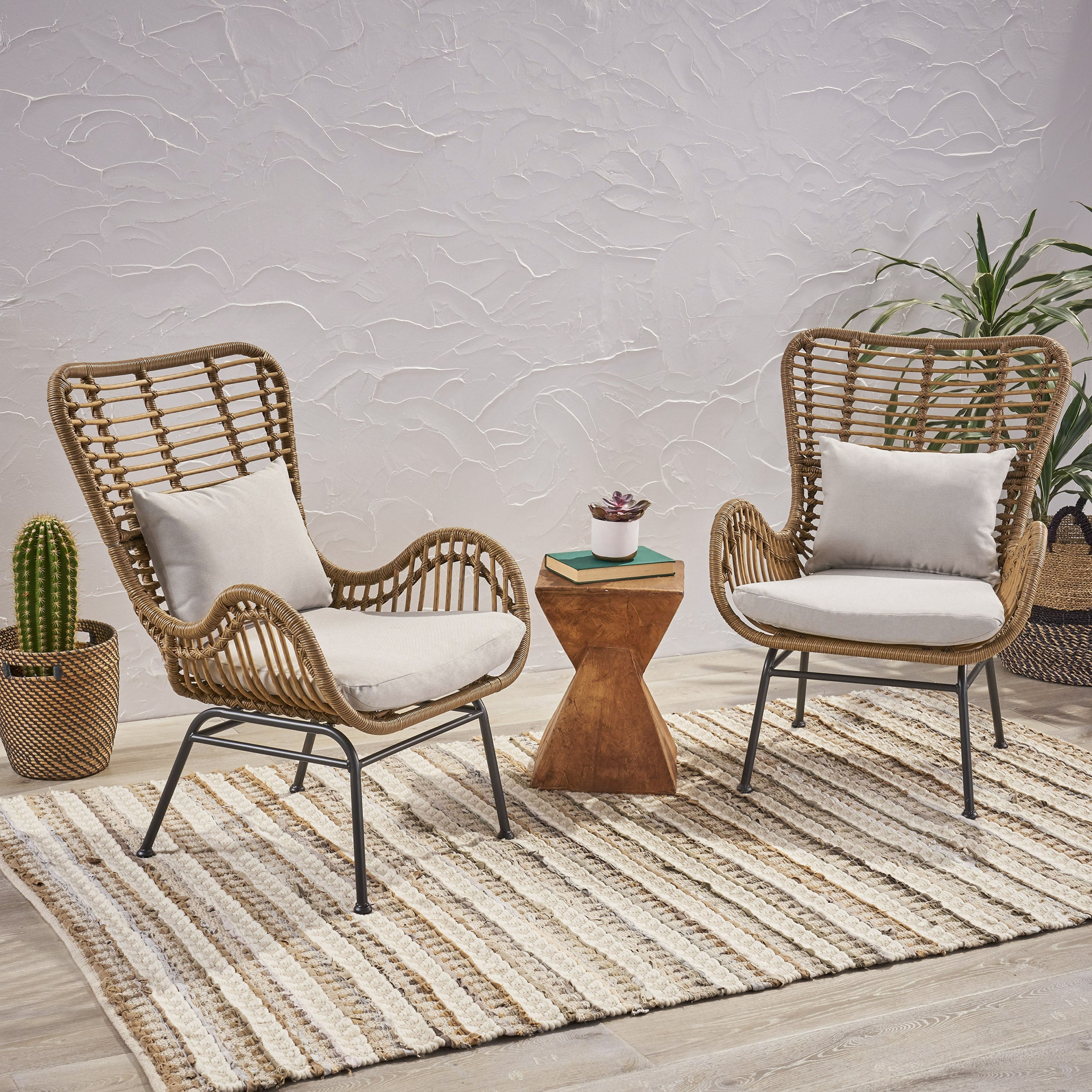 Outdoor Rattan Accent Chair with metal Legs, Brown