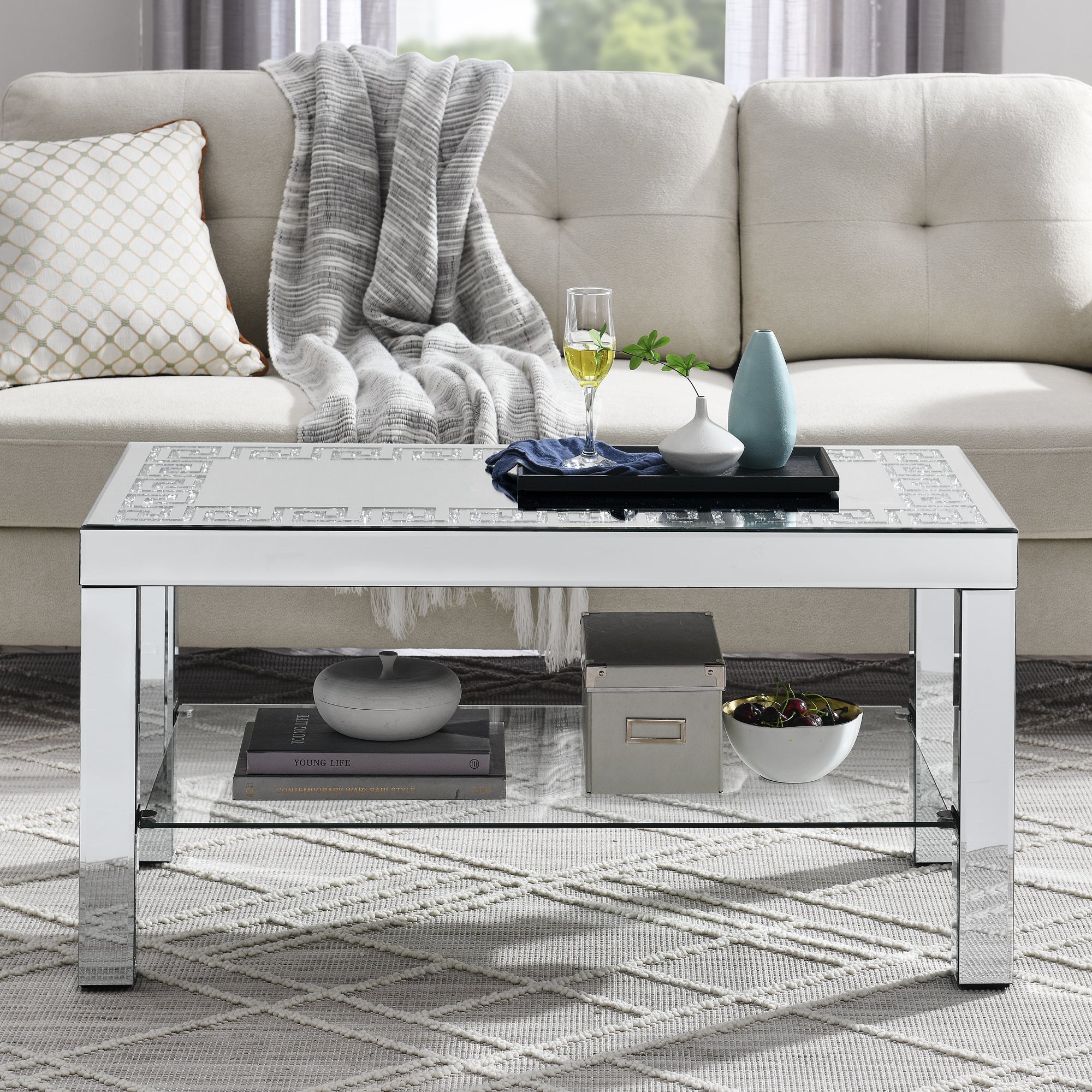 W 40 "X D 20" X H 20 "Curved border carved mirror coffee table: Silver mirror glass tabletop with sparkling diamond edge frame and crystal mirror legs, small coffee table for modern home sofa decorati