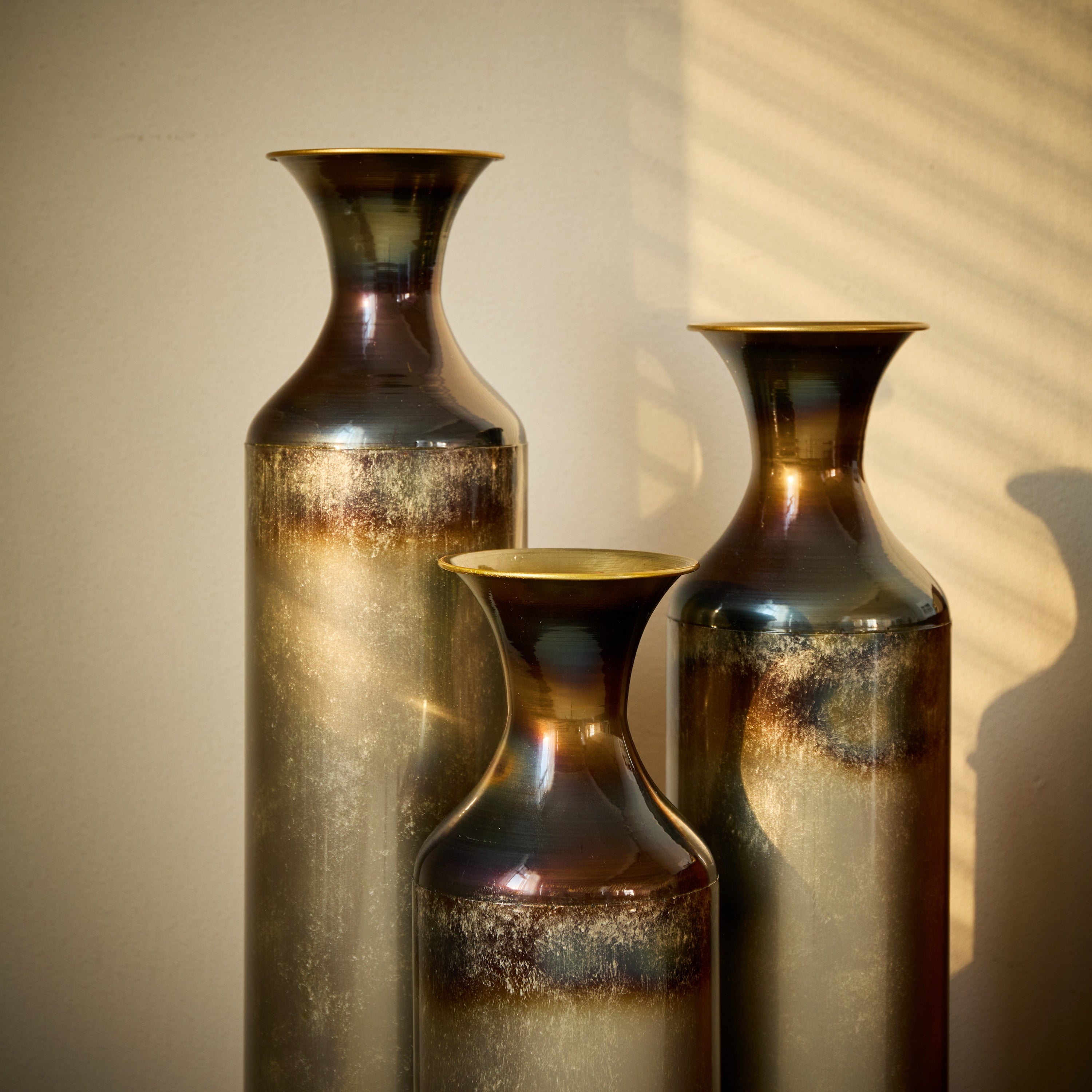 Modern Droplet-Shaped Floor Vase Set – Gold & White Glazed Metal Decorative Vases – 3-Piece Home Accent for Living Room or Entryway