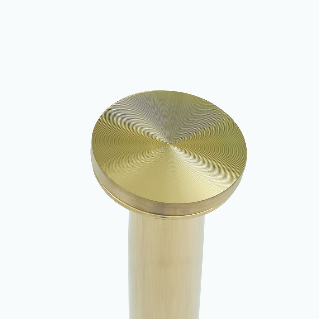 A glass tabletop with a diameter of 40 inches and a modern minimalist circular dining table with gold plated metal legs. 40 '* 40' * 30 ' DT-1164.W1151S00375