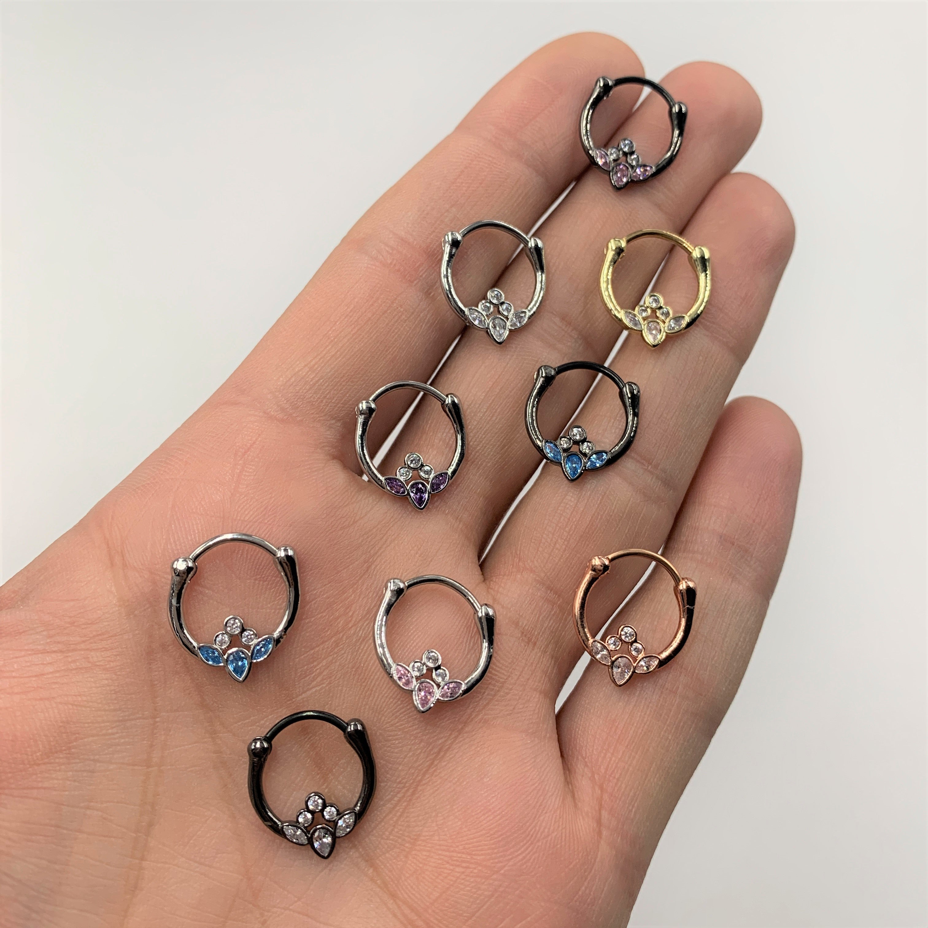 16G 3/8 Clear Gem Black Anodized Classic Cluster Septum Clicker