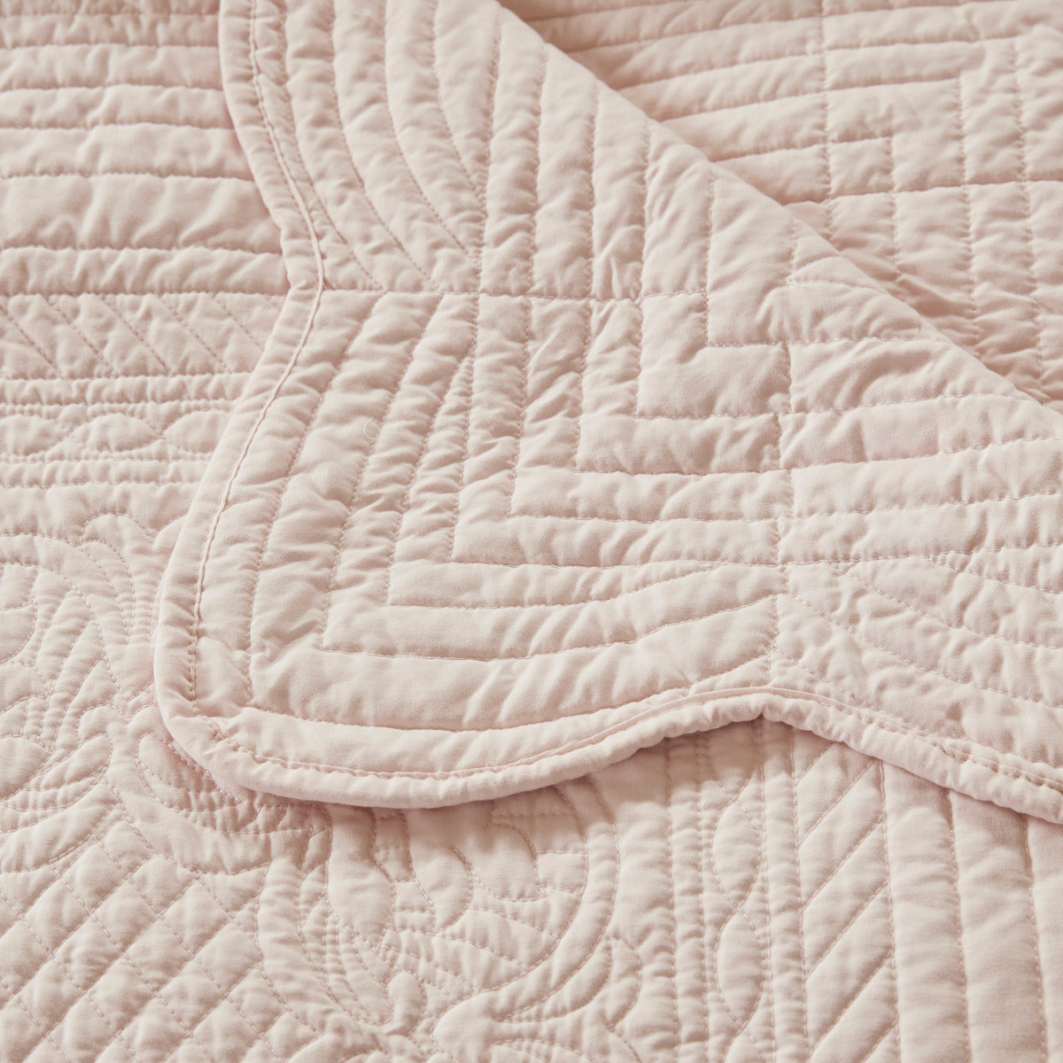 Oversized Quilted Throw with Scalloped Edges Blush 60x72'