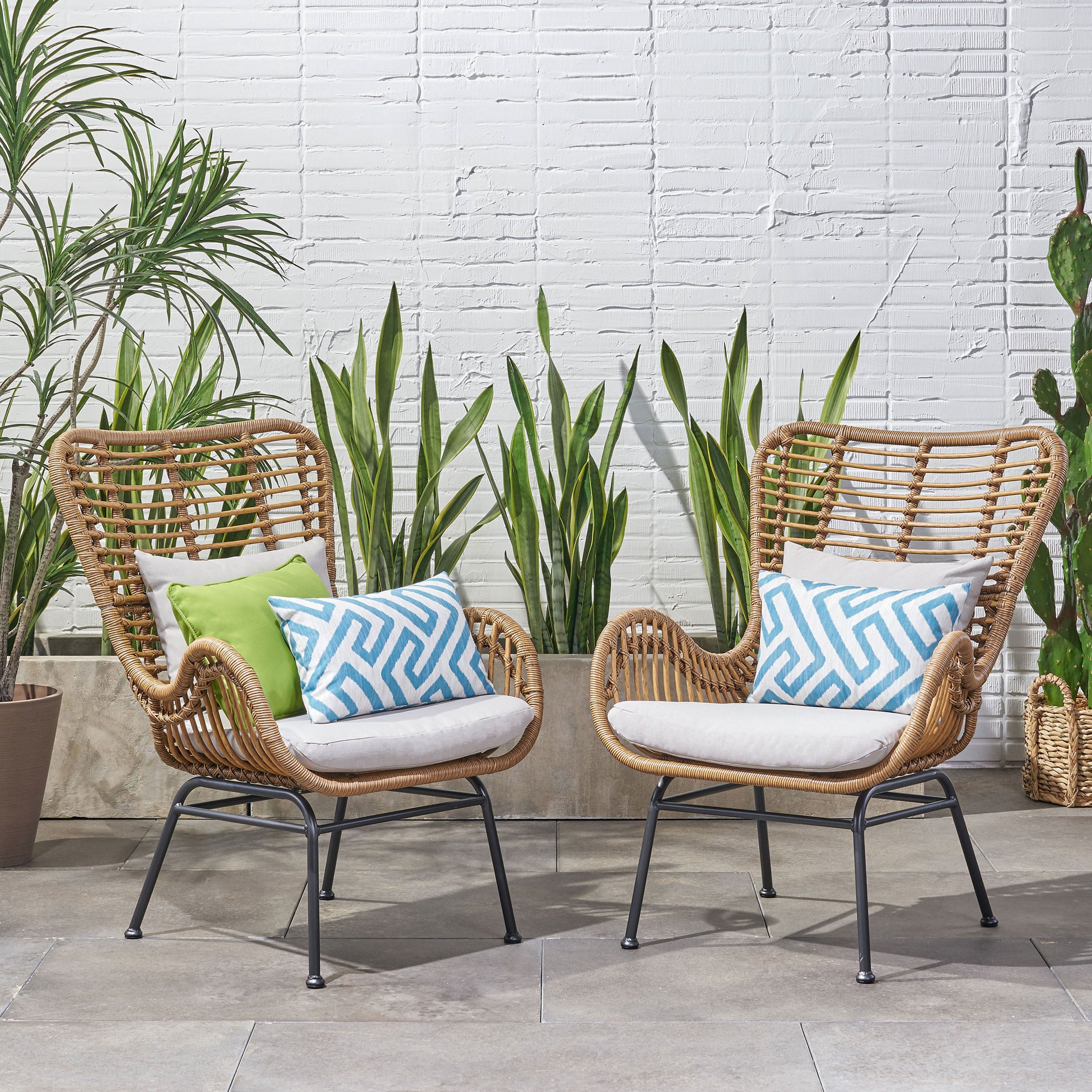 Outdoor Rattan Accent Chair with metal Legs, Brown