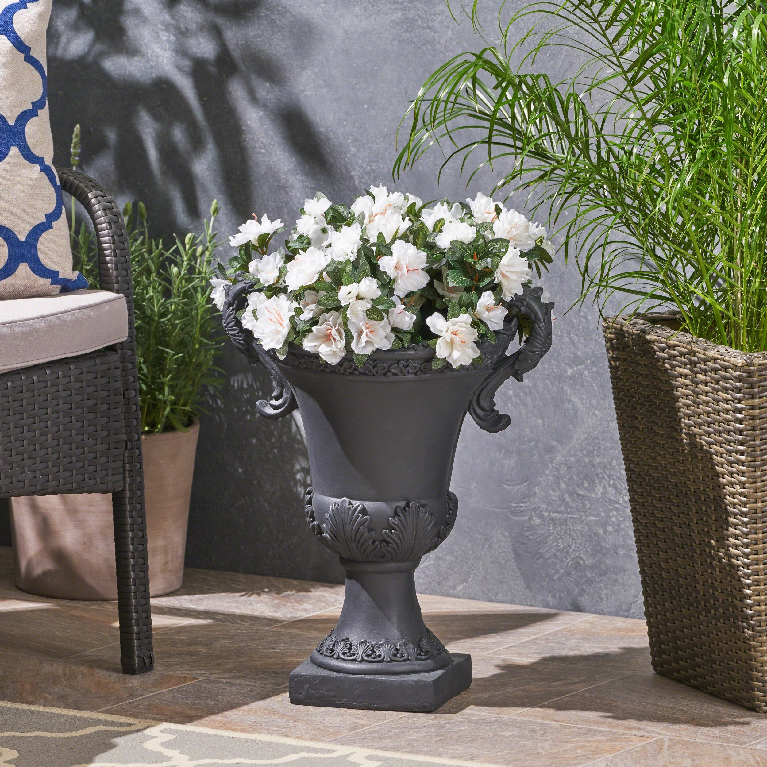DELPHINE URN