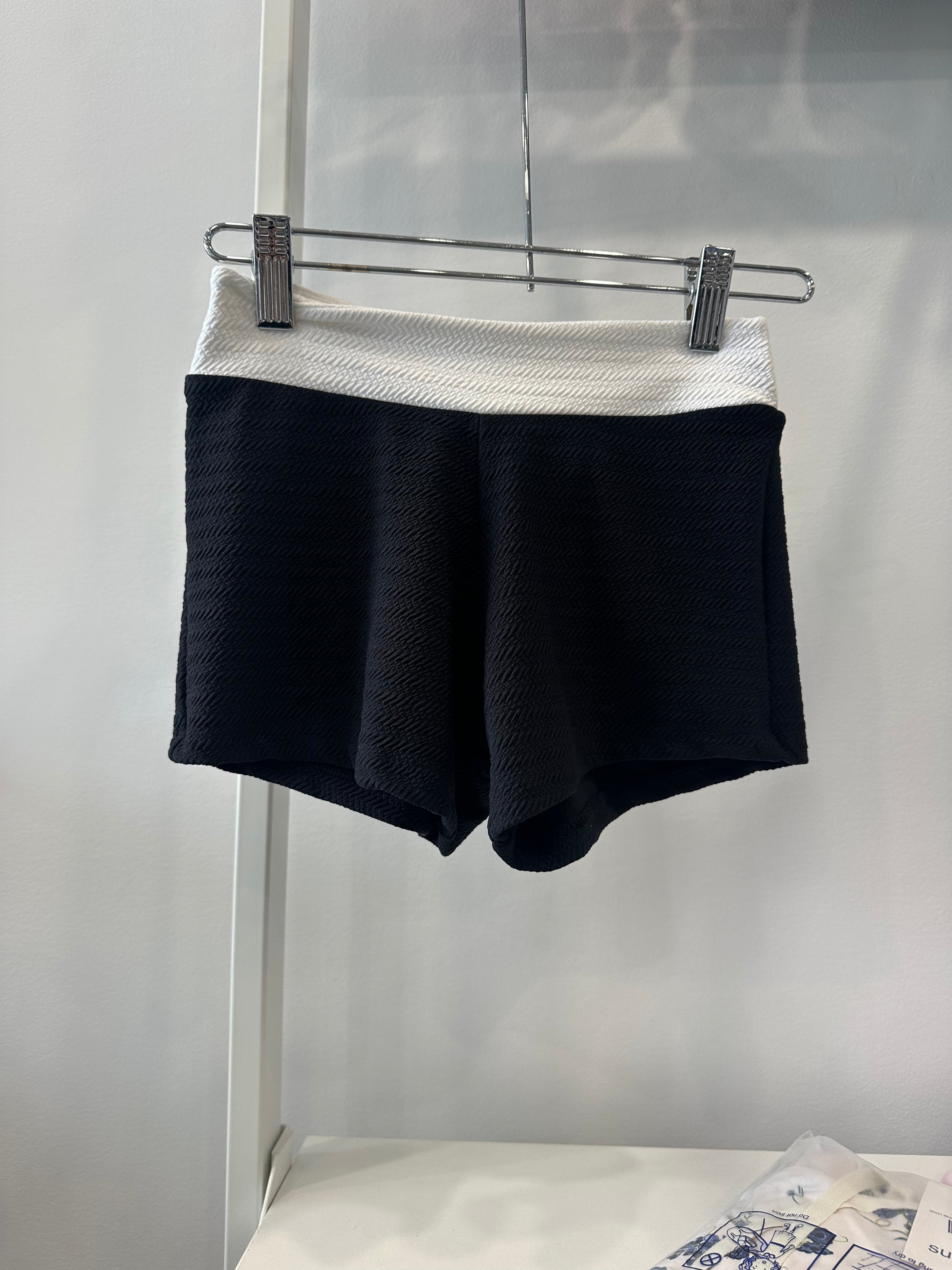 Les Tout Petits - Black/White Banded Short