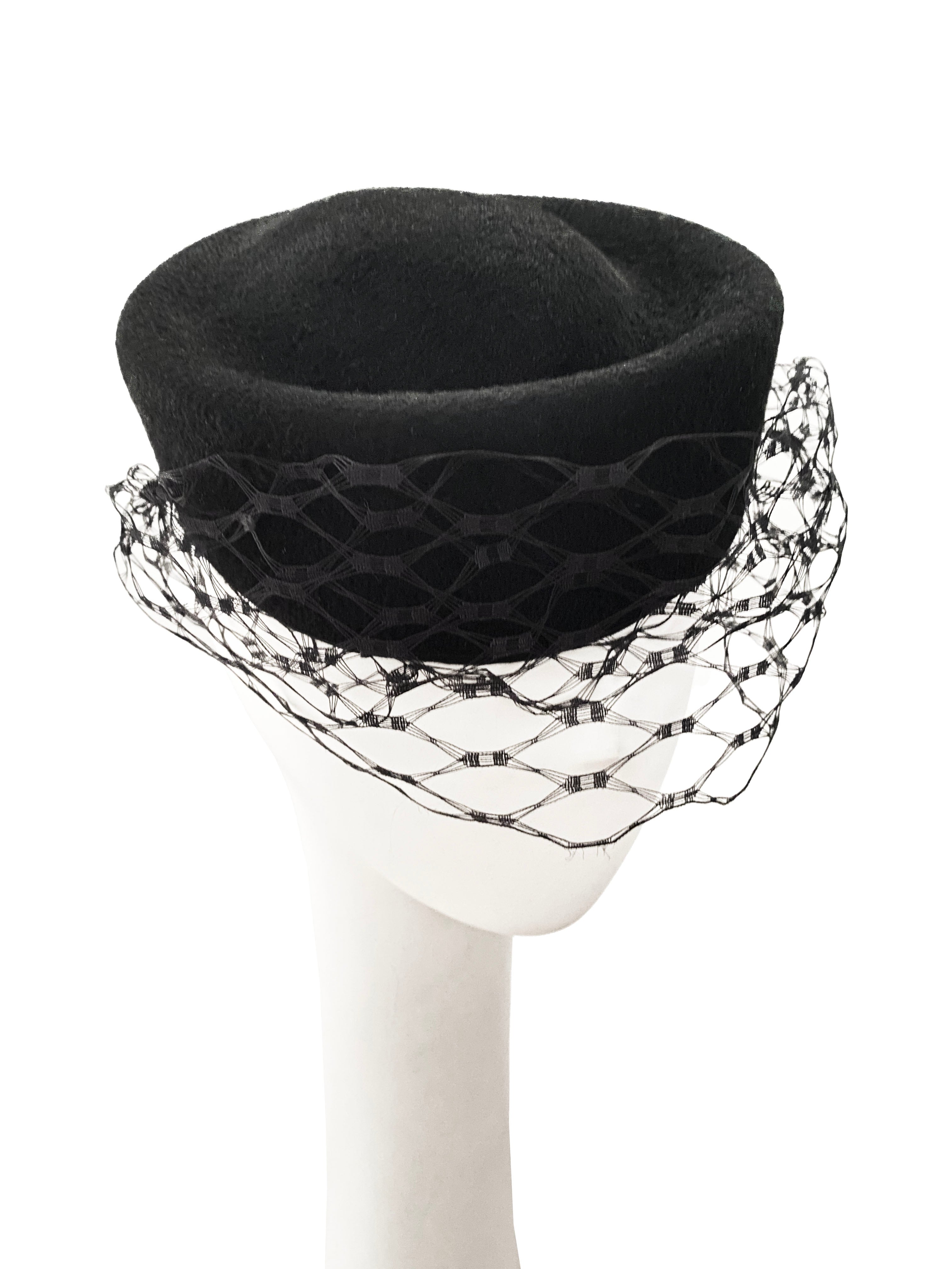 Kahon Pillbox W/ Cage Veil