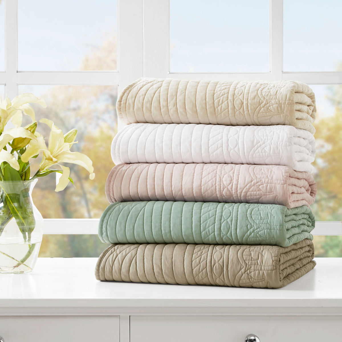 Oversized Quilted Throw with Scalloped Edges Khaki 60x72'