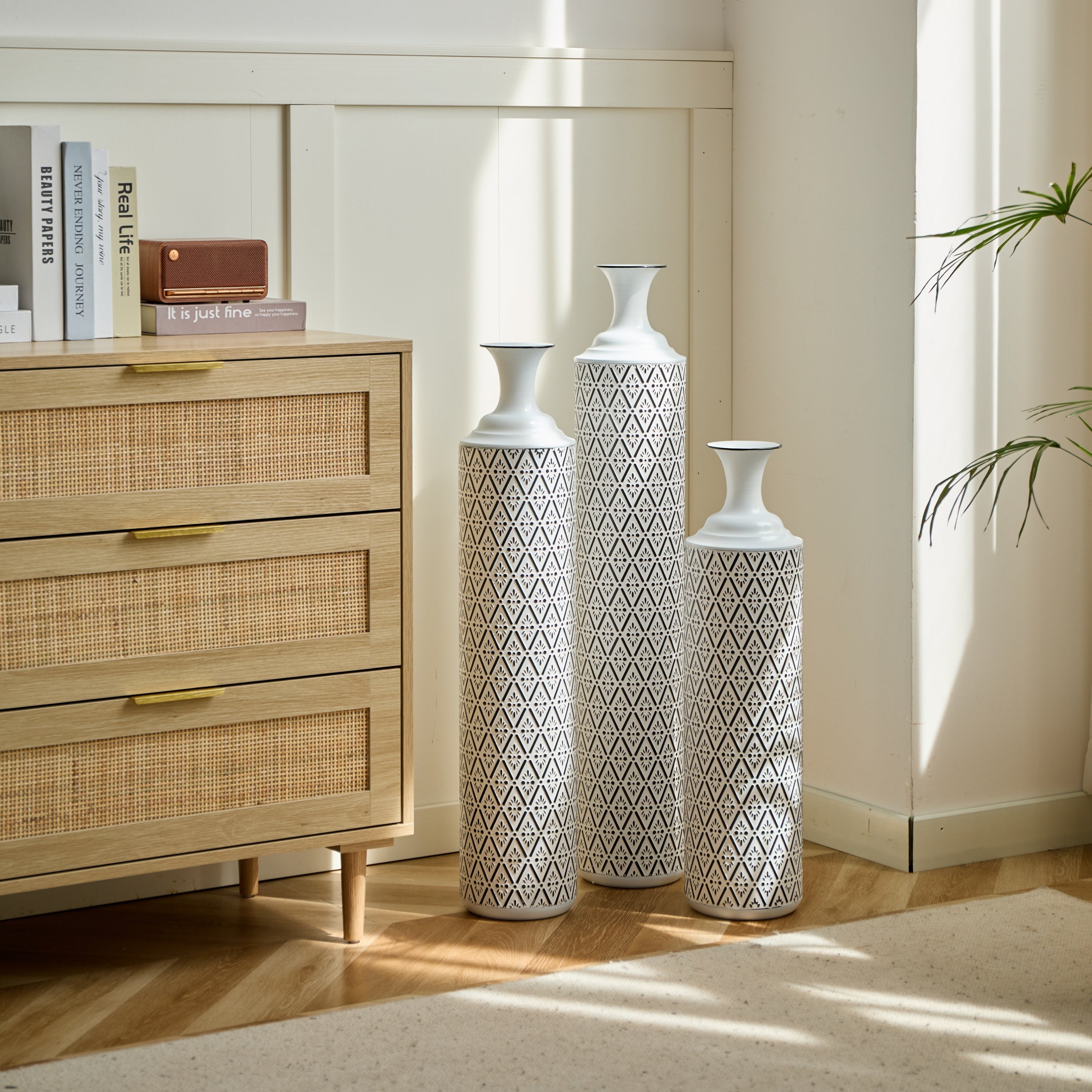 Modern Floor Vase Set – White & Black Metal Vases with Geometric Pattern – 3-Piece Home Decor Set in 24.8 in, 29.13 in & 33.85 in Heights