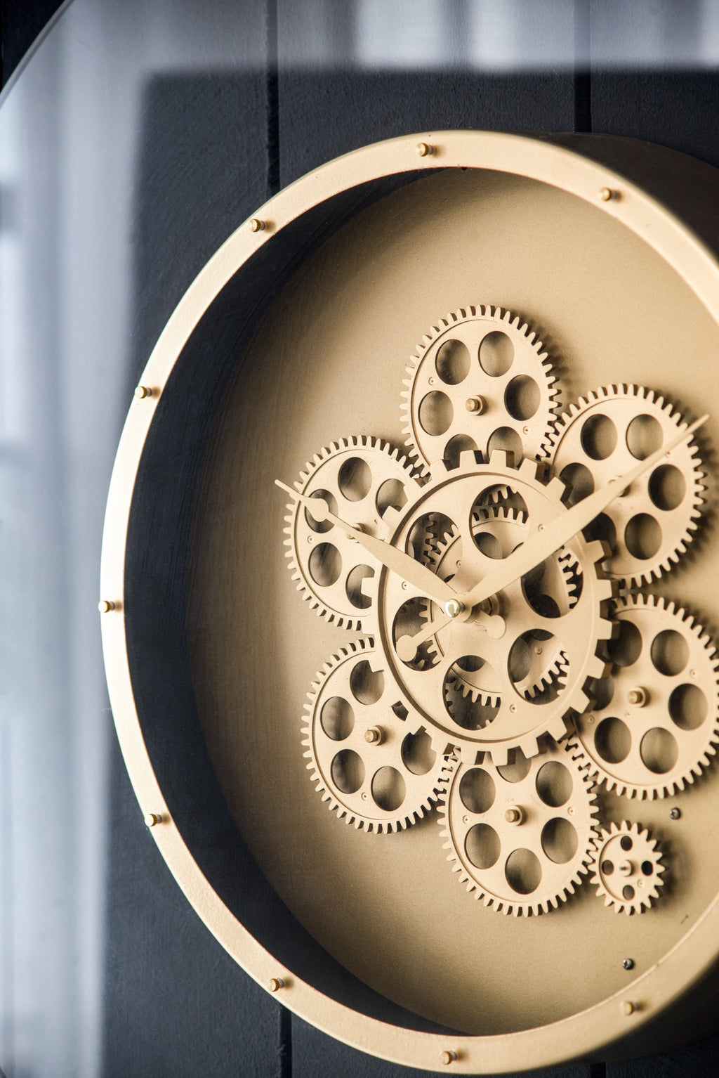 23.5' Round Moving Gear Roman Numeral Clock