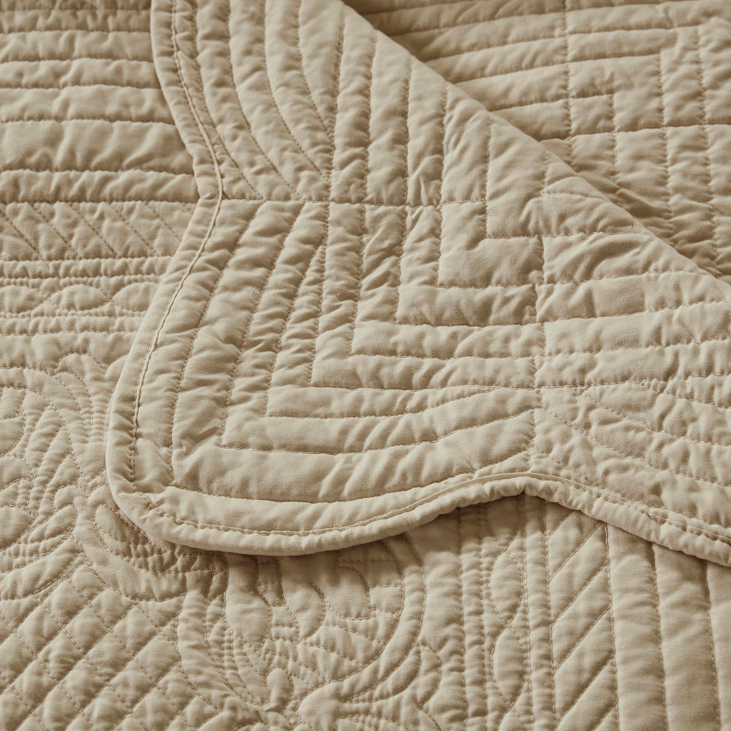 Oversized Quilted Throw with Scalloped Edges Khaki 60x72'