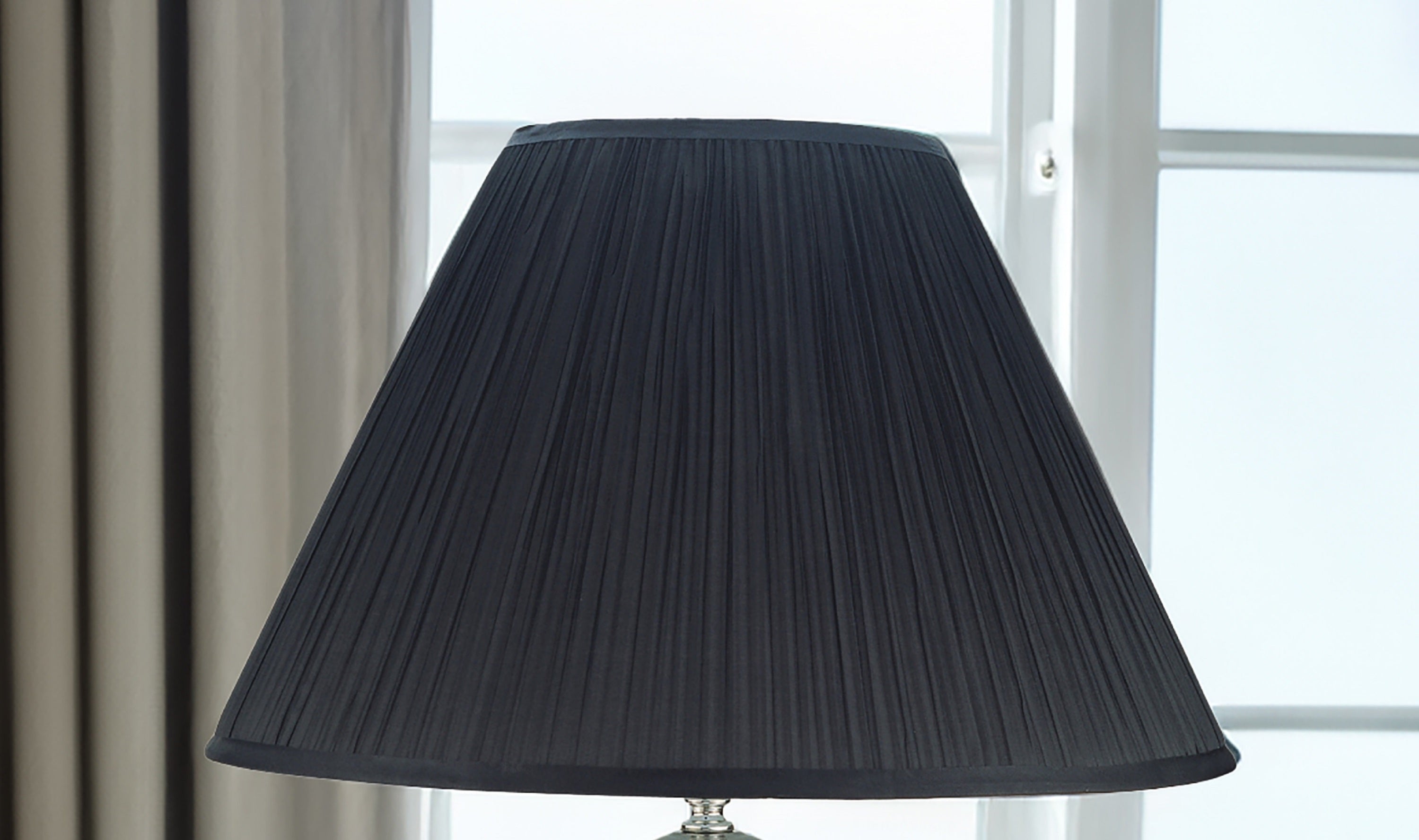 1pc Elegant Crafted Table Lamp Glossy Gray Base Contrasting Metallic Details Pleated Shade Modern Look Porcelain Rotary Switch, 100WATT Black