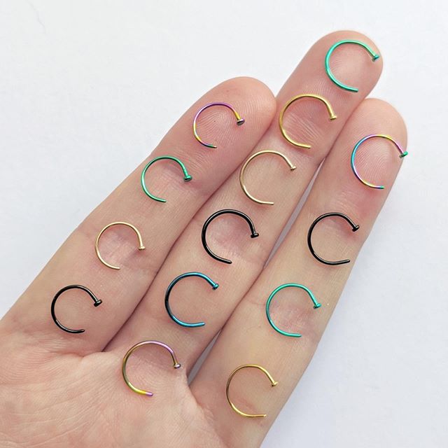 20G 3/8 Black Anodized Titanium Nose Hoop